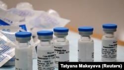 Препараты вакцины «Спутник-V», созданной российским центром имени Гамалеи.