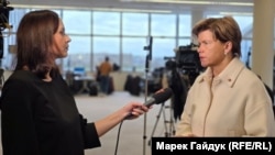 Міністерка закордонних справ Латвії Байба Браже дає інтервʼю кореспондентці Радіо Свобода в штаб-квартирі НАТО. Брюссель, Бельгія, 3 грудня 2025 року