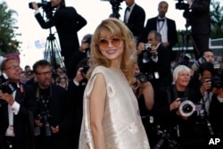 В своё время сообщалось, что владельцем АО «Кувасайцемент» является Гульнара Каримова, старшая дочь покойного президента Ислама Каримова