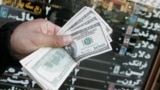 رسانه‌های داخل ایران سیاست‌های اخیر دولت مسعود پزشکیان در راستای آزادسازی اقتصادی و حذف ارز ترجیحی را مسبب جهش‌های تازهٔ قیمت دلار می‌دانند