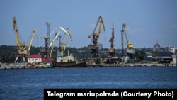 Морський порт Маріуполя, через який РФ також вивозить продукцію з захоплених українських територій 
