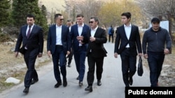 Оңдон экинчи адам Садыр Жапаровдун кичүү уулу Нурдөөлөт Нургожоев. 