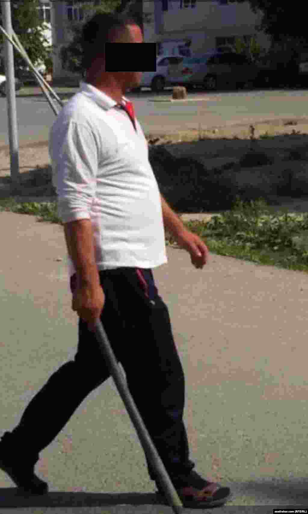 Haýwanlary gözleýän eli demir taýakly adamlaryň häli-şindi göze ilýändigini Aşgabadyň ýaşaýjylary gürrüň berýärler&nbsp;