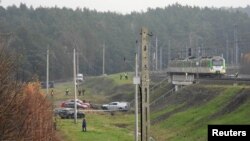 Месца выбуху на чыгунцы на лініі Варшава — Люблін каля станцыі Міка за 60 км ад Варшавы