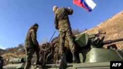 Արցախ - Ռուսաստանցի խաղաղապահները Մարտունի քաղաքի ճանապարհին, 13-ը նոյեմբերի, 2020թ.