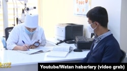 Кадры из репортажа гостелевидения об успехах в системе здравоохранения страны. Телеканал "Алтын Асыр", 30 ноября, 2020