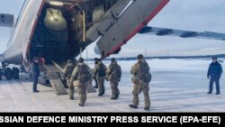 Москванын жанындагы аэродром. Казакстанга бараткан аскердик учак. 6-январь, 2022-жыл.