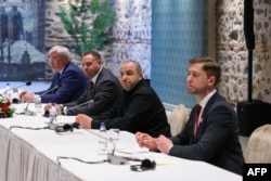 Украинская делегация на переговорах с российскими представителями в Стамбуле в мае 2025 года. Второй слева - Андрей Ермак, третий - Рустем Умеров