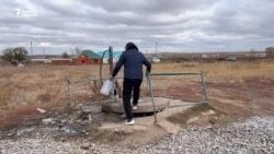 Жалғыз құдықтан су ішіп отырған ауыл. Ақтөбенің Шилісайынан репортаж
