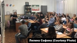 Лилиана Сафина татар телен төрле милләт, төрле яшьтәге кешеләргә укыта