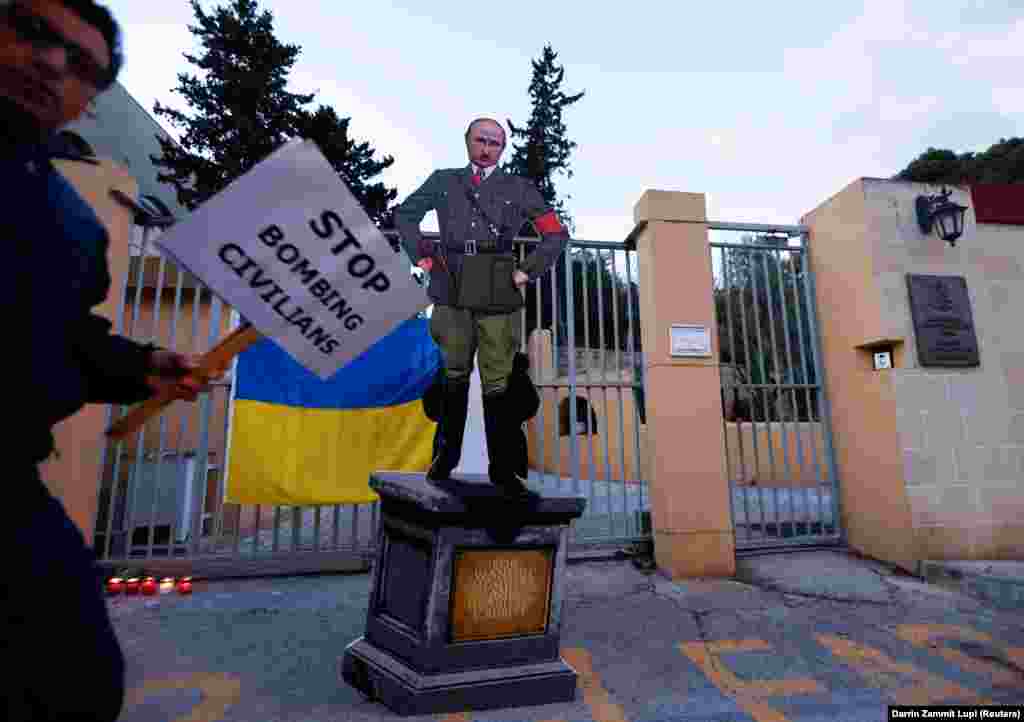 Карикатура на російського керманича Володимира Путіна біля російського посольства в Каппарі, Мальта, березень 2022 року