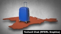 Кримський півострів та дорожня валіза на колесах. Колаж