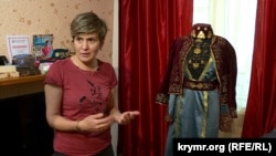 Ельміра Катаки планувала стати суддею у Криму, але пов'язала своє життя із творчістю