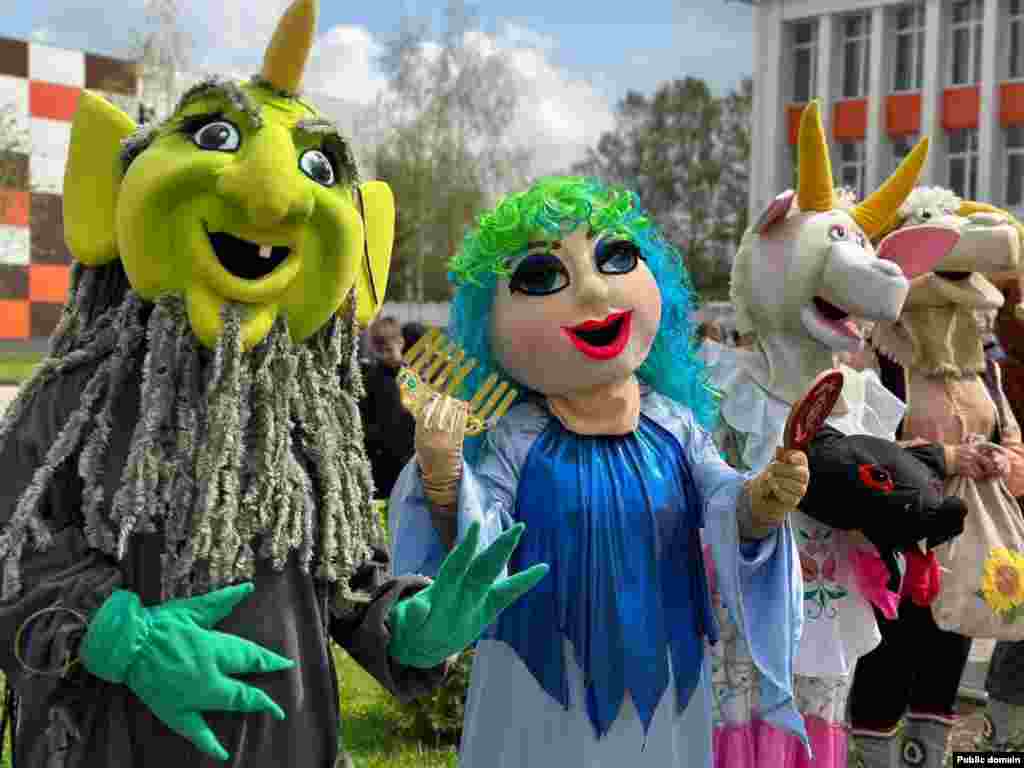 Тукай районы Яңа поселогының Габдулла Тукай исемендәге паркында Тукай әкиятләре геройлары