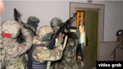 Сотрудники ФСБ задержали в Крыму граждан с проукраинскими позициями, иллюстративное фото