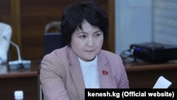 Айнура Осмонова.