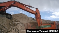 بلوچستان کې مزدوران د سړک پر جوړولو بوخت دي ـ انځور له ارشيفه