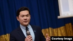 Айбек Тенизбаев.