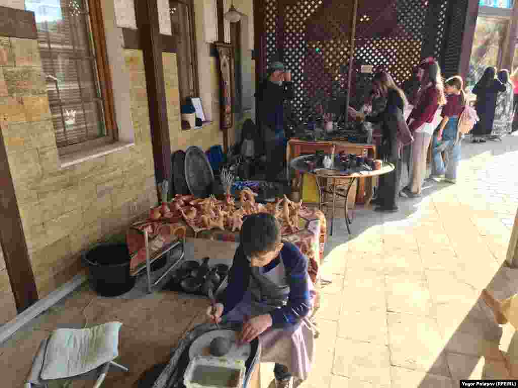 Усі охочі мали можливість взяти участь у майстер-класах від кримськотатарських ремісників