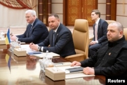 Зліва направо: глава МЗС України Андрій Сибіга, голова Офісу президента Андрій Єрмак та міністр оброни Рустем Умєров на переговорах з делегацією США в Саудівській Аравії