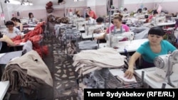 Тигүү ишканасы. Иллюстрациялык сүрөт.