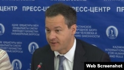 Փաստաբան Ջարեդ Գենսեր, արխիվ