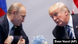 Російський президент Володимир Путін і президент США Дональд Трамп, липень 2017 року