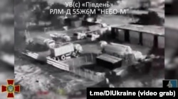 Поражение радиолокационного комплекса «Небо-М» на мысе Тарханкут в аннексированном Крыму в ночь с 1 на 2 июля 2025 года. Скриншот видео ГУР МОУ