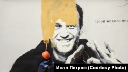В Петербурге закрашивают граффити с Алексеем Навальным