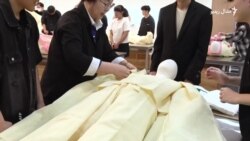 جنوبي کوریايي ځوانان د مړو د وروستیو مراسمو لپاره زده کړې کوي