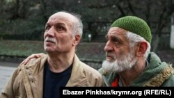 Soldan – «Veciye Kaşka davasınıñ» mabüsi Asan Çapuh ev apsine avuştırılğan künü mahkemeden soñ, 2019 senesi yanvarniñ 24-ü