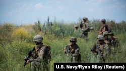Pușcași marini americani la un exercițiu în Ucraina, în 2018.