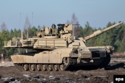 Танк польської армії Leopard 2 під час спільних навчань польсько-американських бронетанкових підрозділів, 24 листопада 2015 року