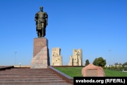 Памятник Тимуру (Тамерлану) в Узбекистане