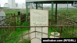 Gurbannazar Ezizowyň mazary