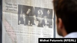 Од изложбата организирана по повод две децении од Дејтонскиот договор во Универзитетската библиотека во Сараево, ноември 2015 година