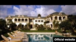 Как пишет Нью-Йорк Таймс, владельцем 58-миллионого особняка Le Palais в Лос-Анджелесе является Лола Каримова-Тилляева.