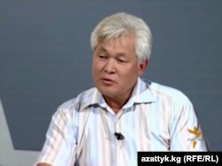 Муратбек Кожобеков "Азаттыктын" Бишкектеги кеңсесинде. 28.07.2010.