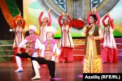 Выступление туркменских артистов