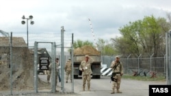 Солдаты у въезда в ЦТП