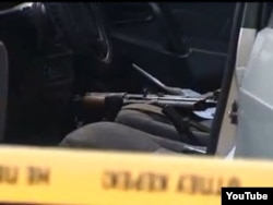 Оружие в машине, оцепленной полицейскими на месте нападения в Таразе. 12 ноября 2011 года.
