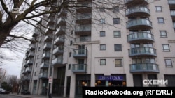 У цьому будинку на Лаймхарбор, 3 у Лондоні має квартиру Роман Насіров