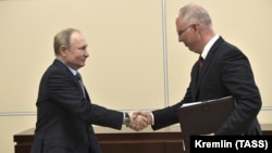 Кірыл Дзьмітрыеў з Уладзімірам Пуціным. Архіўнае фота