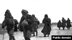 Казакстан, 1930-жылдар. Ачарчылыктан улам журт которууга аргасыз болгондор.