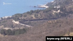 Паркан біля Оливи та Кастрополя, траса Ялта-Сімферополь