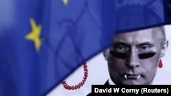 На акции в Праге против российской агресии в Украине. Иллюстративная фотография