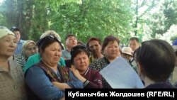 "Берекет" базарында күркөлөрү күйгөн соодагерлердин акциясы. 10-май, 2018-жыл.