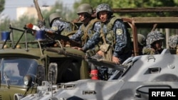 Военные на улицах Андижана, 14 мая 2005 года