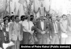 Іван Драч та Дмитро Павличко на відзначенні 500-літнього ювілею козацтва Запорізького, 1990