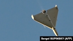 Політ безпілотника-камікадзе під час атаки у столиці України. Київ, 17 жовтня 2022 року